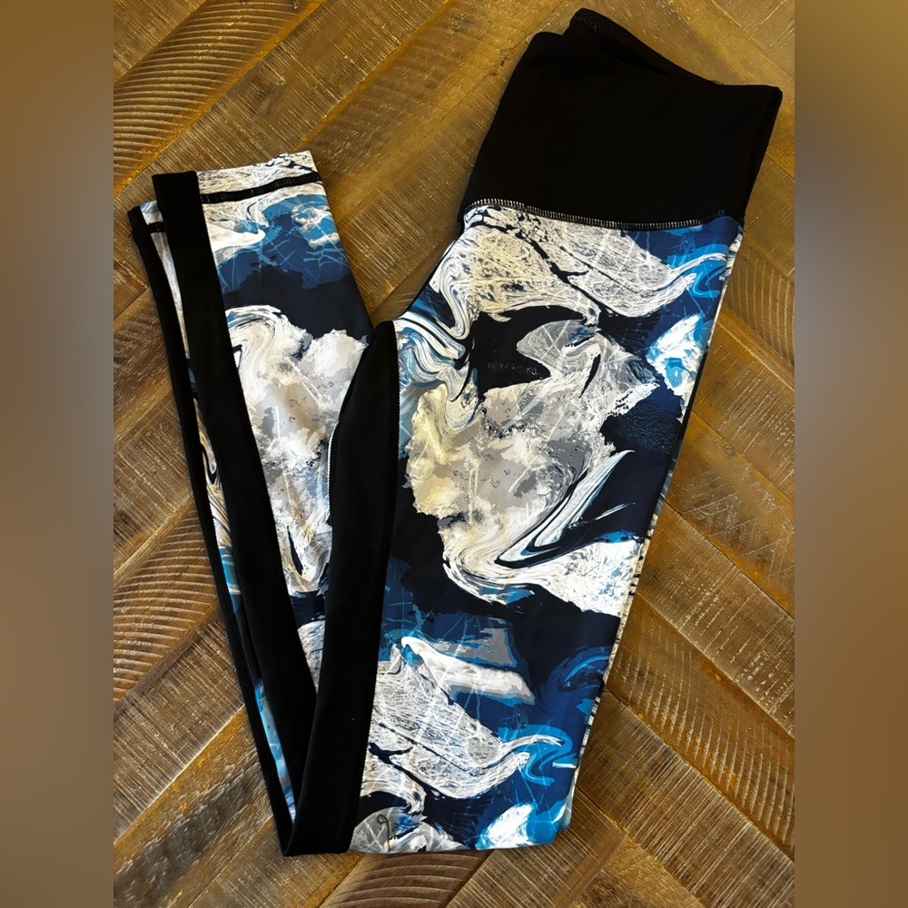 L'URV Black and Blue Marble Leggings